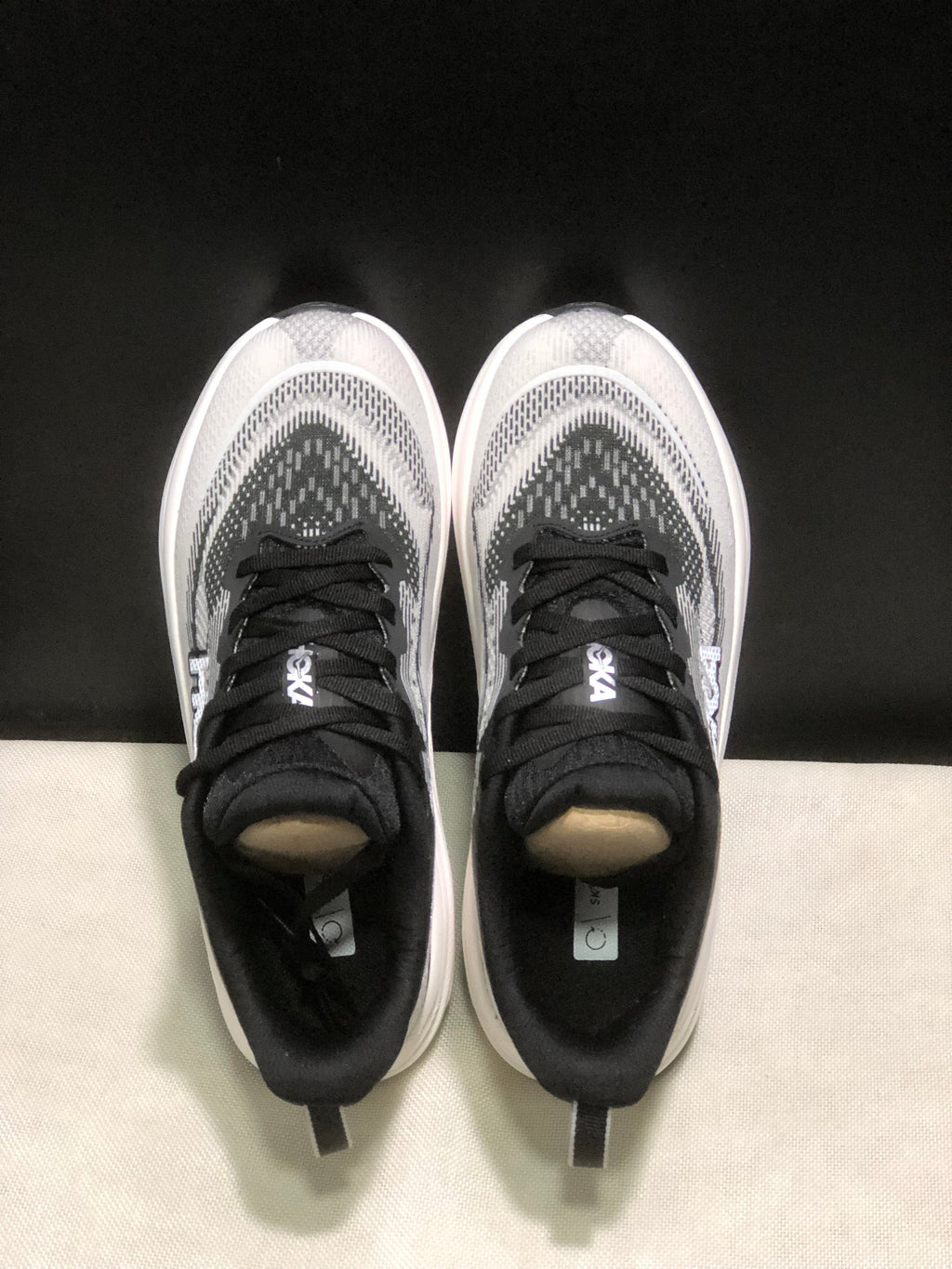 HOKA ONE ONE SKYFLOW