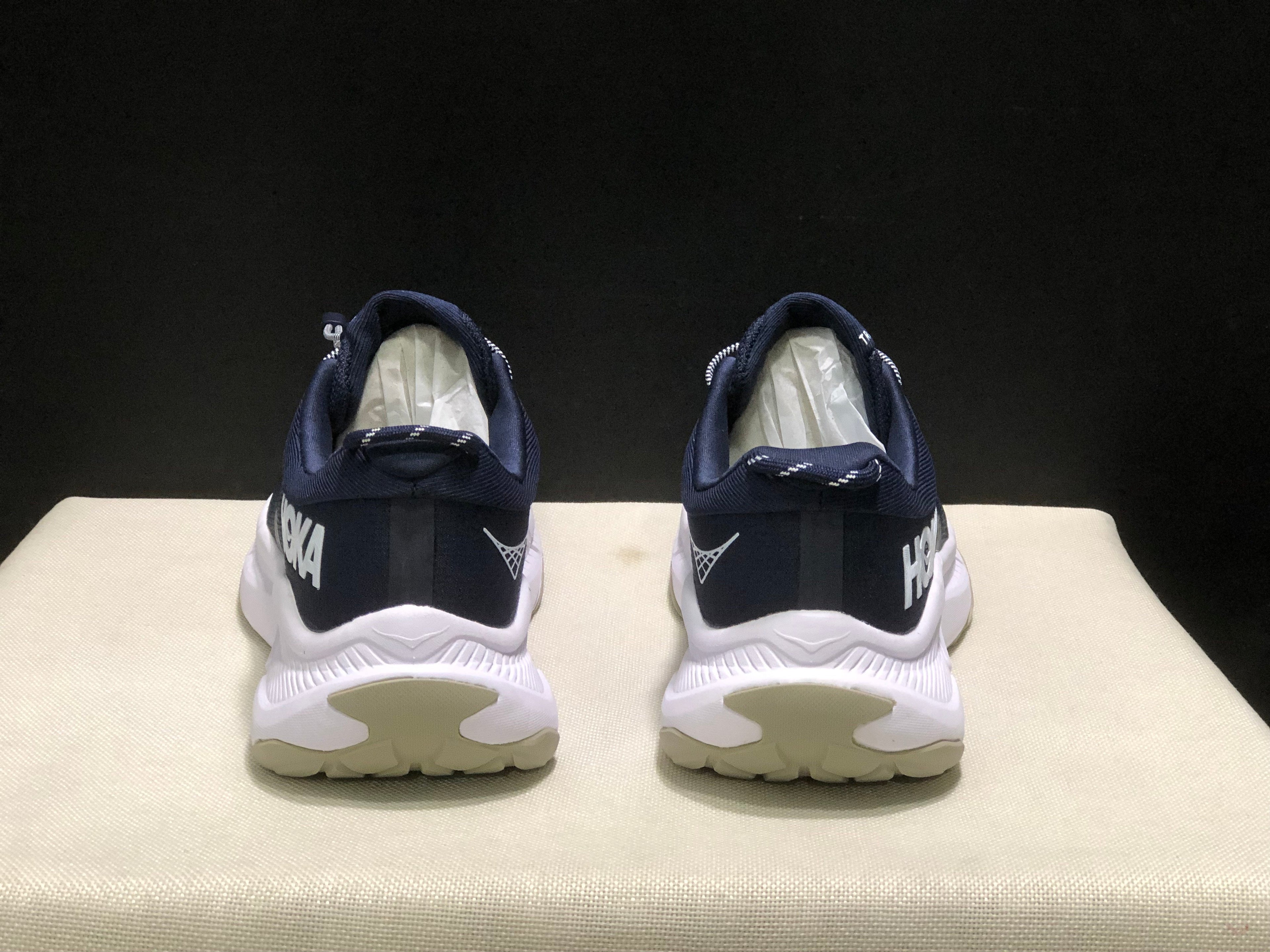 HOKA ONE ONE SKYFLOW