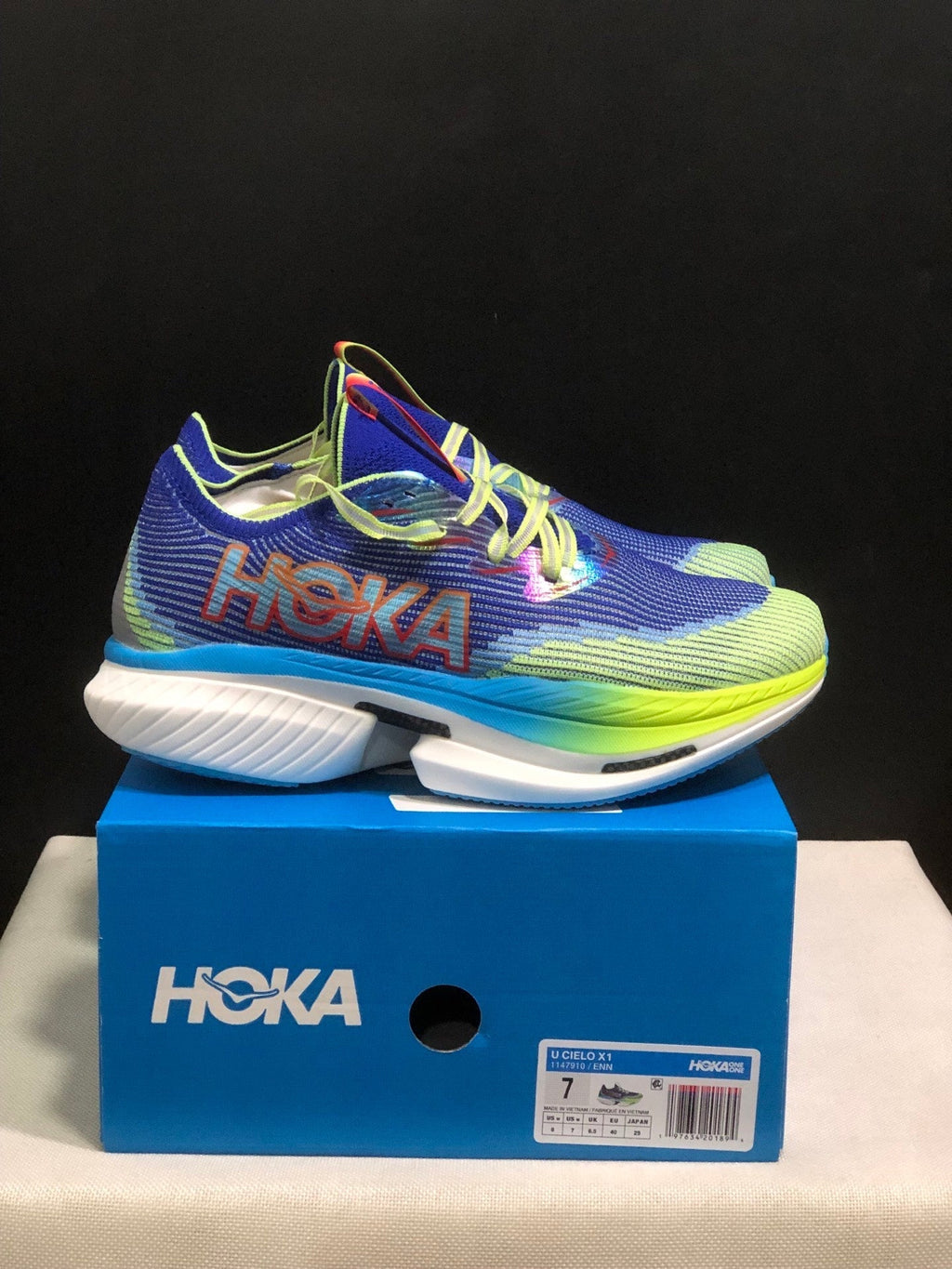 HOKA ONE ONE CIELO X1