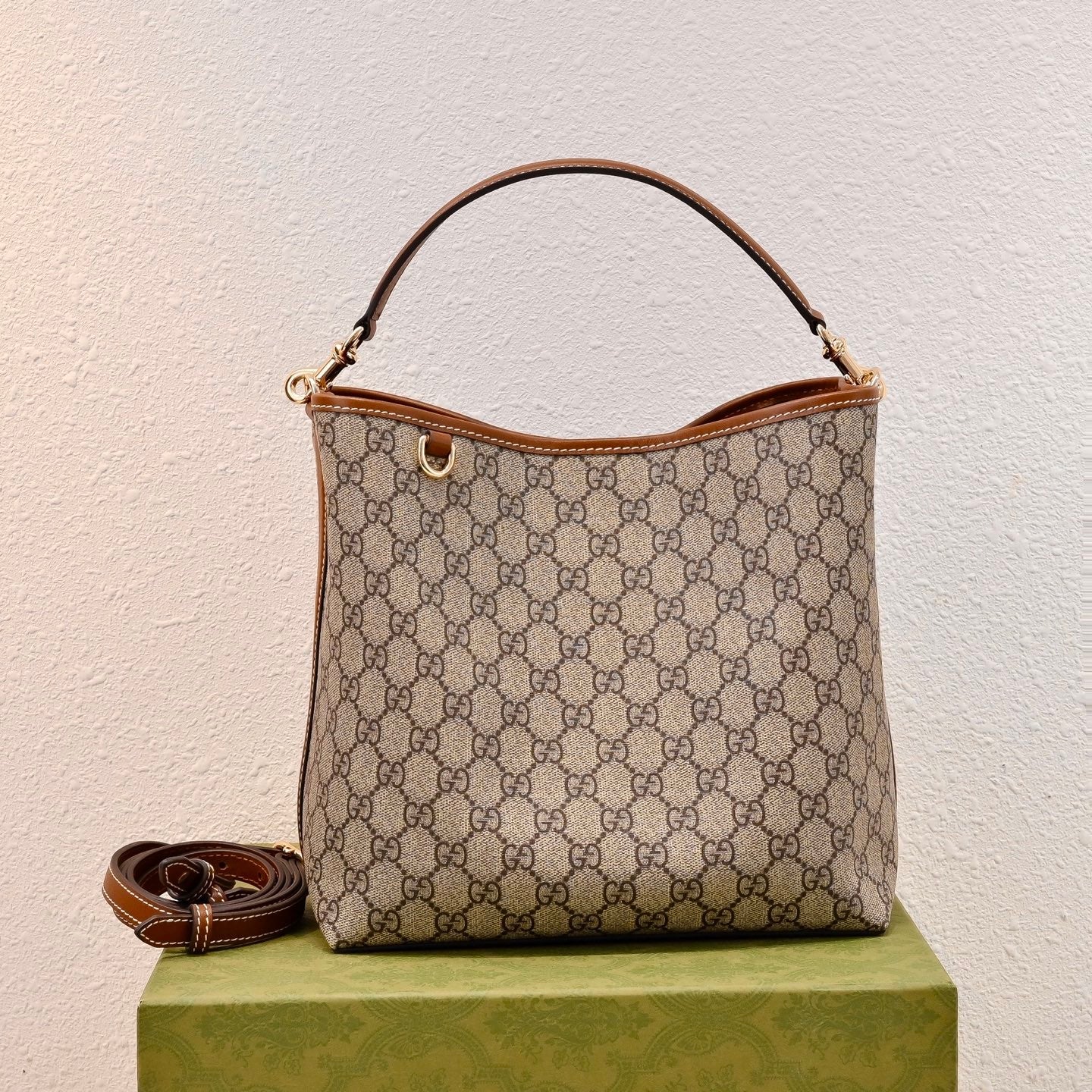 Gucci Emblem Bucket Bag-815103