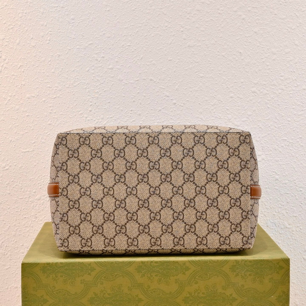 Gucci Emblem Bucket Bag-815103