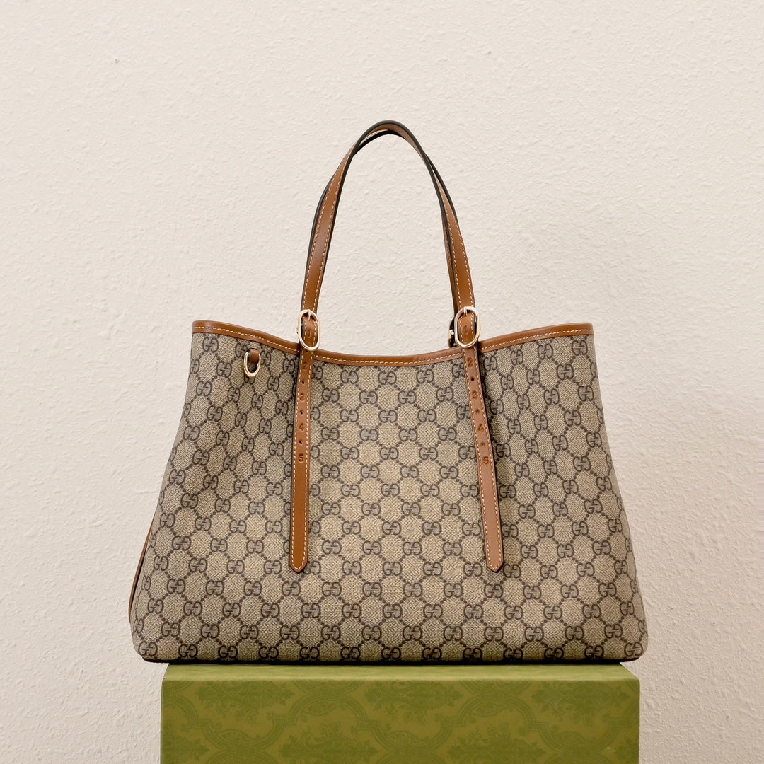 Gucci Emblem Medium Tote Bag-815213