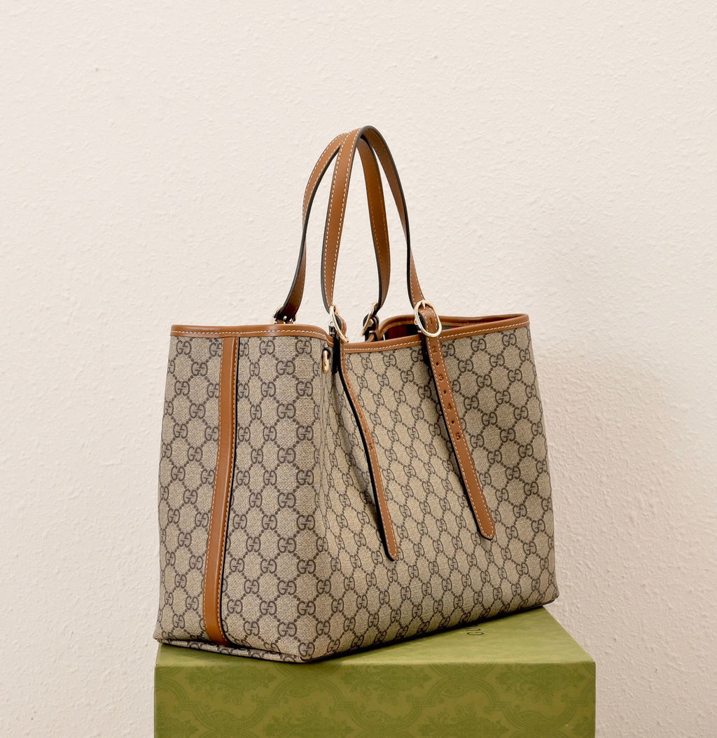 Gucci Emblem Medium Tote Bag-815213