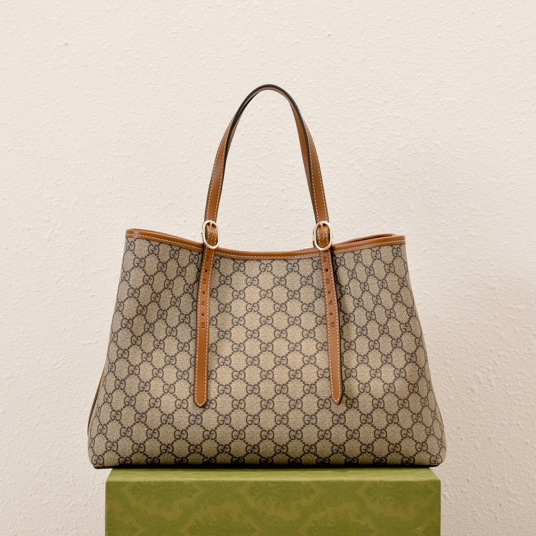 Gucci Emblem Medium Tote Bag-815213