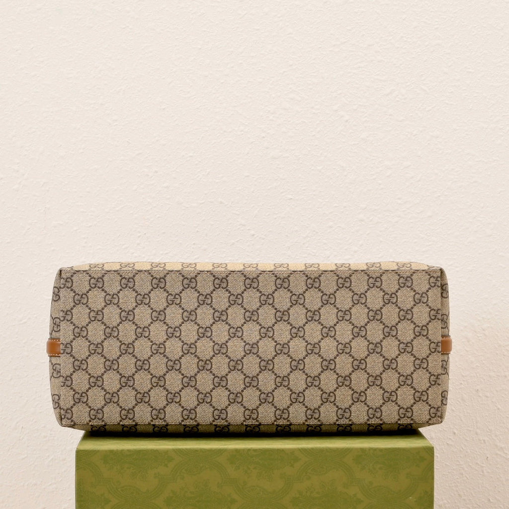 Gucci Emblem Medium Tote Bag-815213