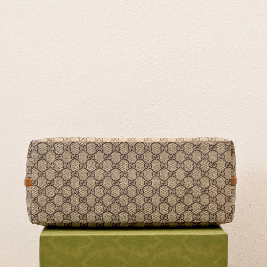 Gucci Emblem Medium Tote Bag-815213