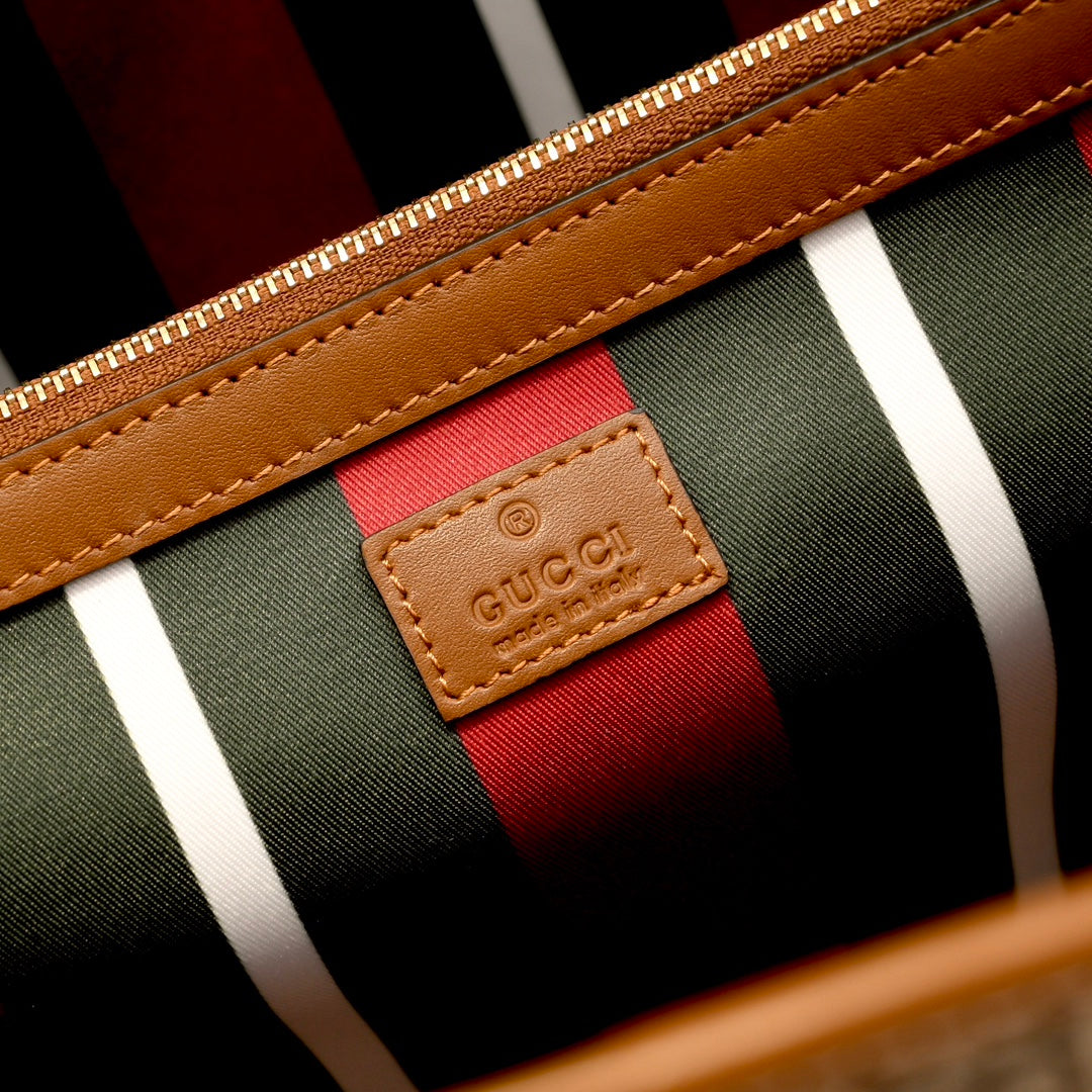 Gucci Emblem Medium Tote Bag-815213