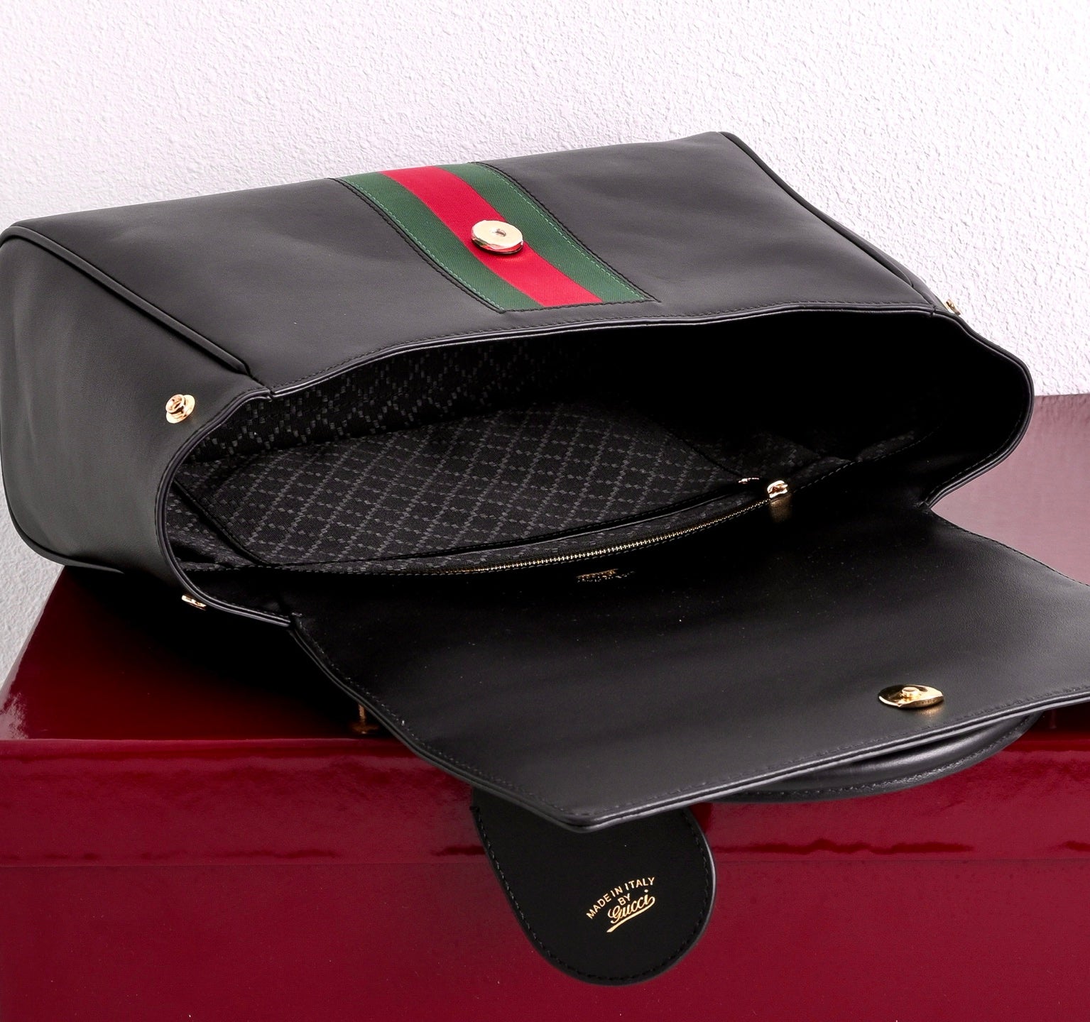 Gucci GG Paparazzo Medium Handbag – 875018