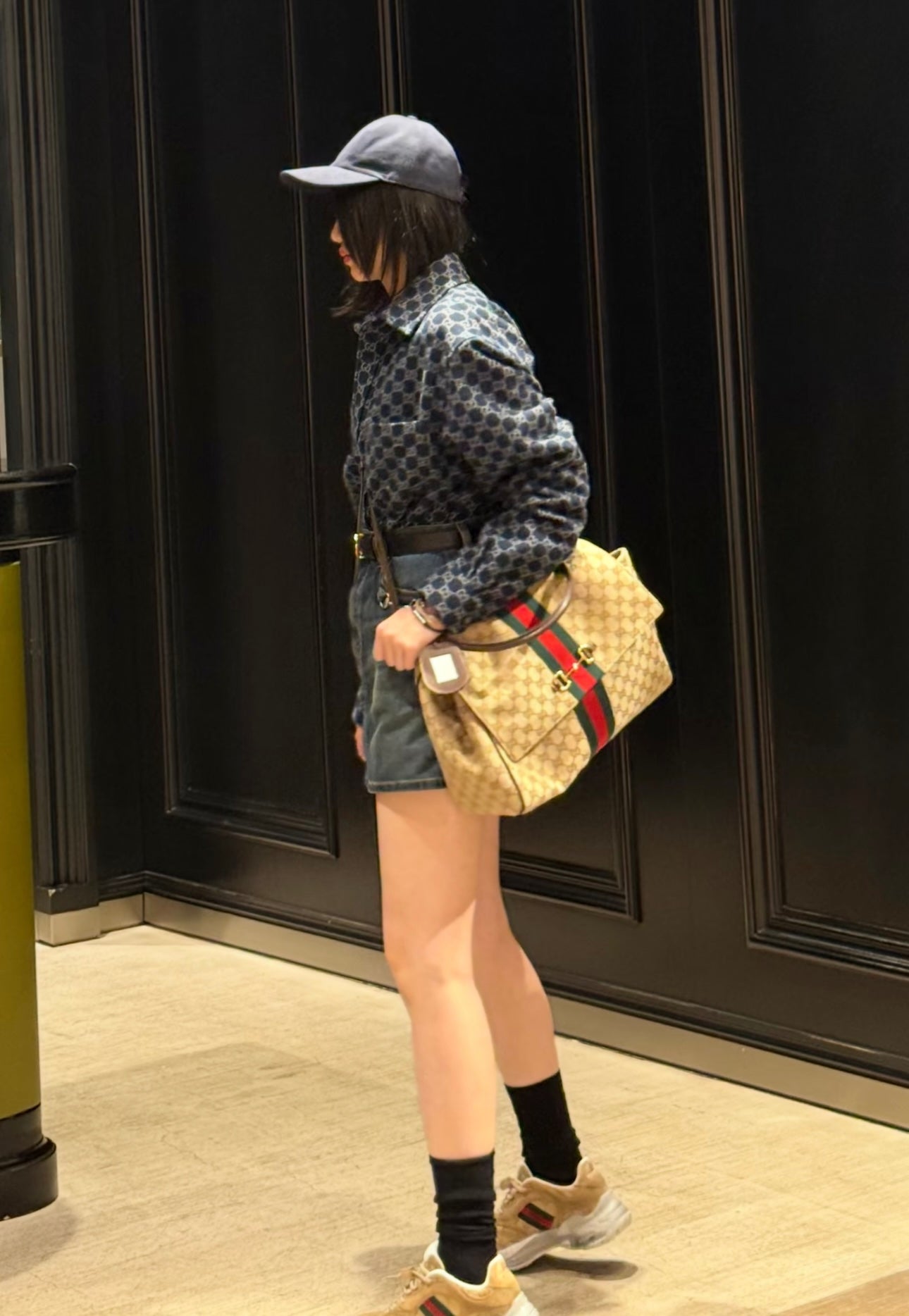 Gucci GG Paparazzo Medium Handbag – 875018