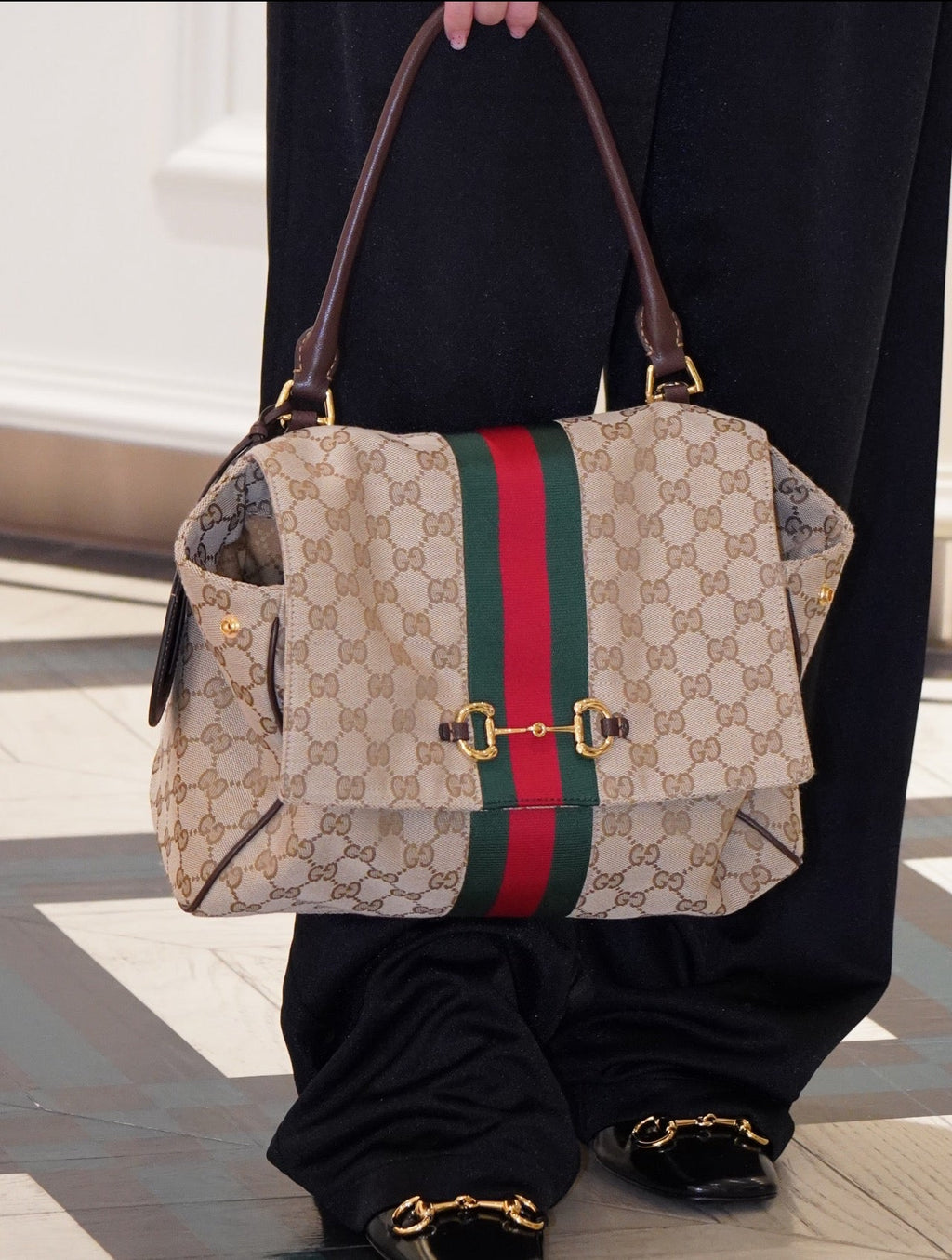 Gucci GG Paparazzo Medium Handbag – 875018