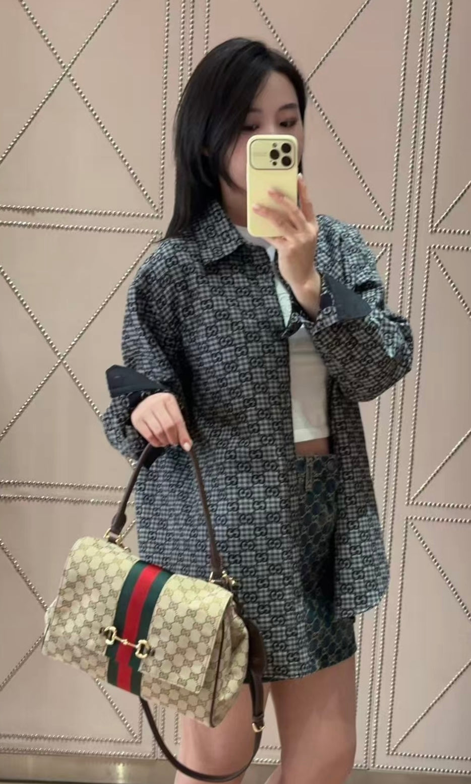 Gucci GG Paparazzo Medium Handbag – 875018
