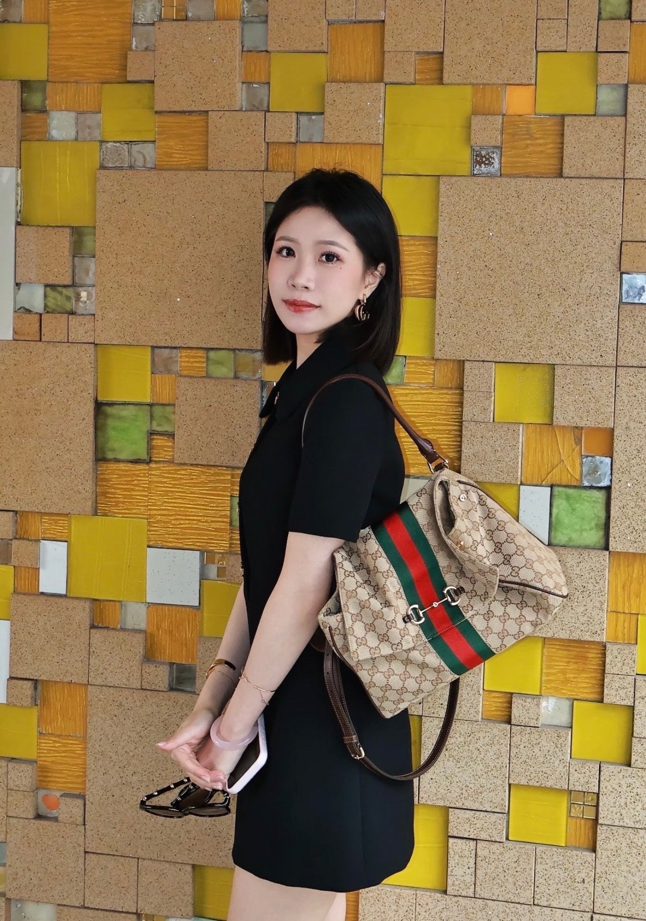 Gucci GG Paparazzo Medium Handbag – 875018