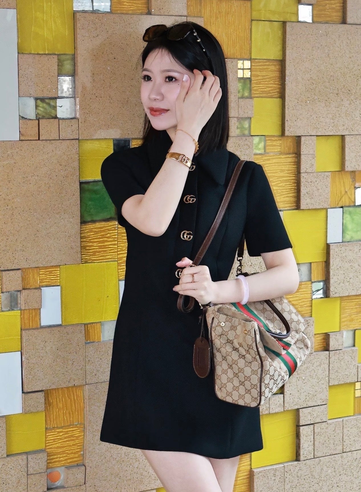 Gucci GG Paparazzo Medium Handbag – 875018