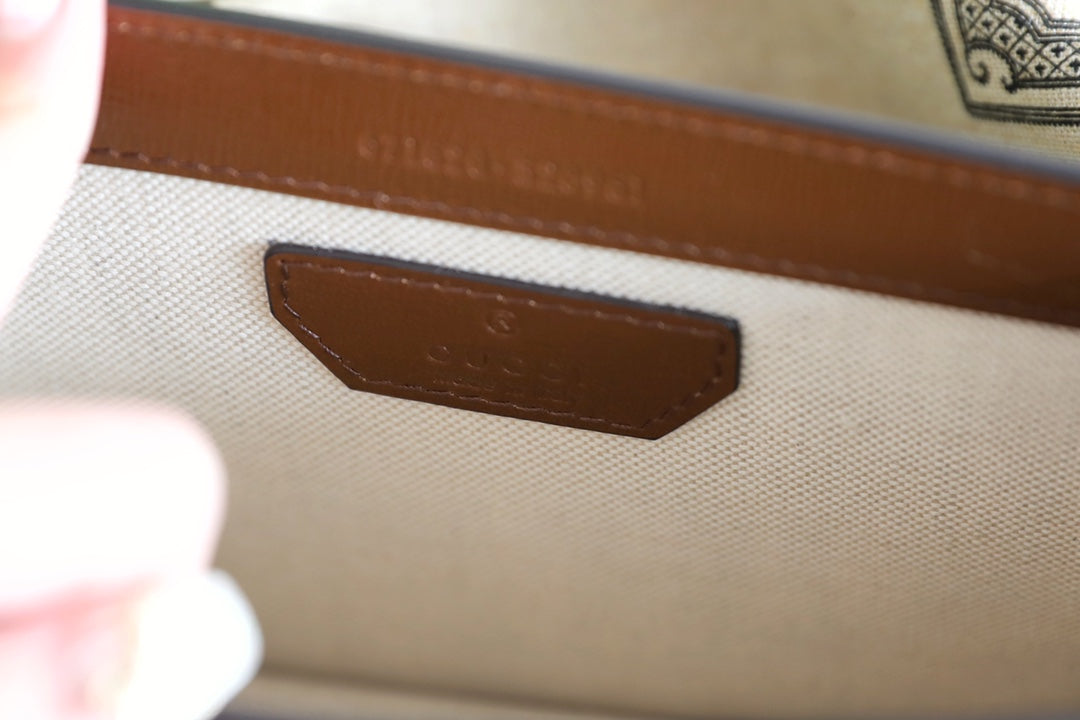Gucci GG Retro Small Messenger Bag – 671620