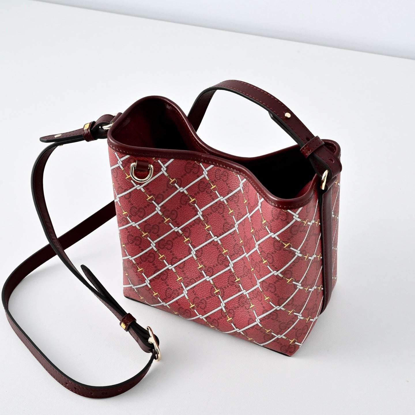 Gucci GG Emblem Bucket Bag – 815118