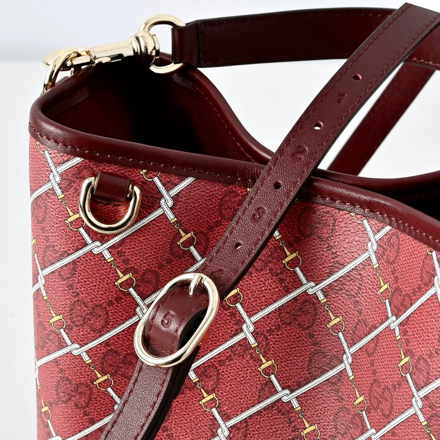 Gucci GG Emblem Bucket Bag – 815118