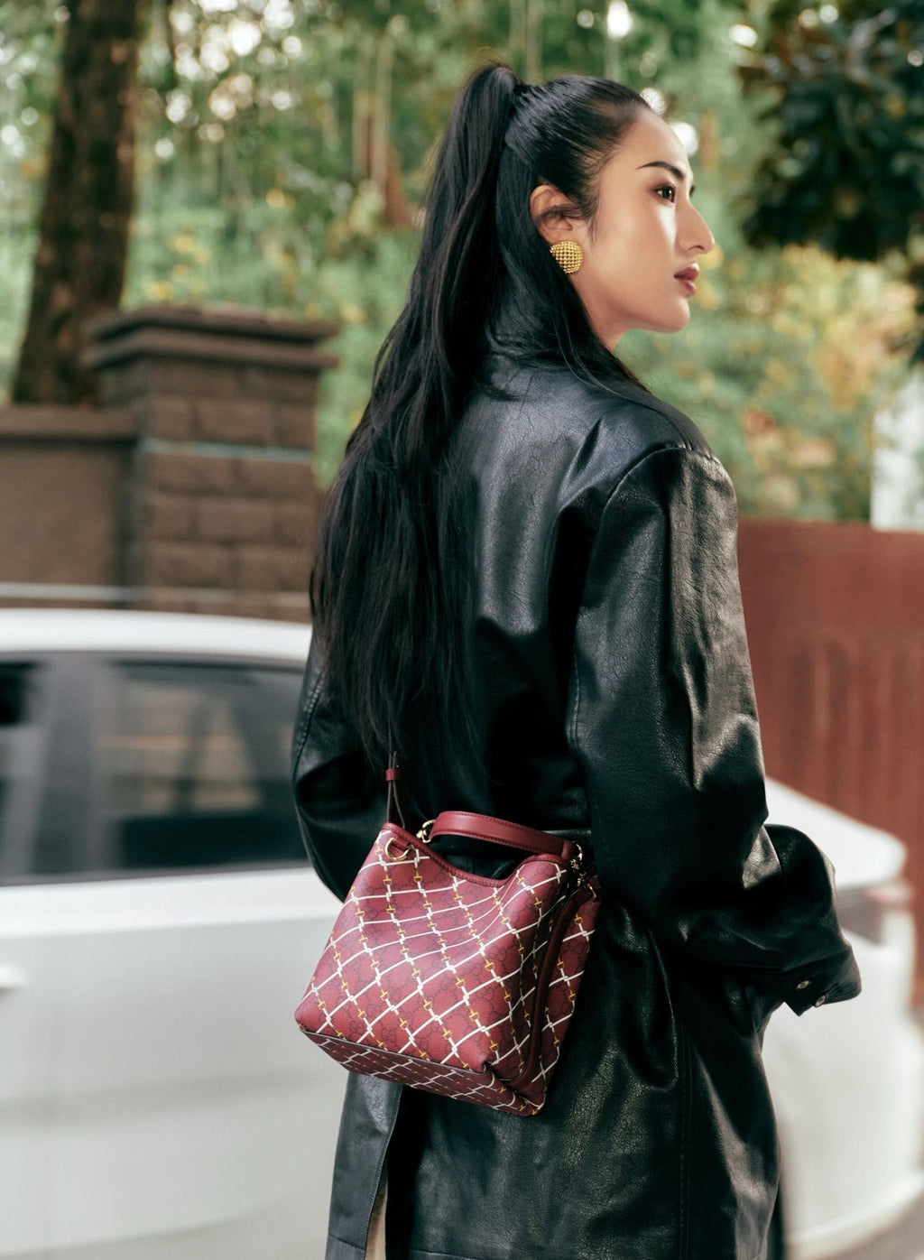 Gucci GG Emblem Bucket Bag – 815118