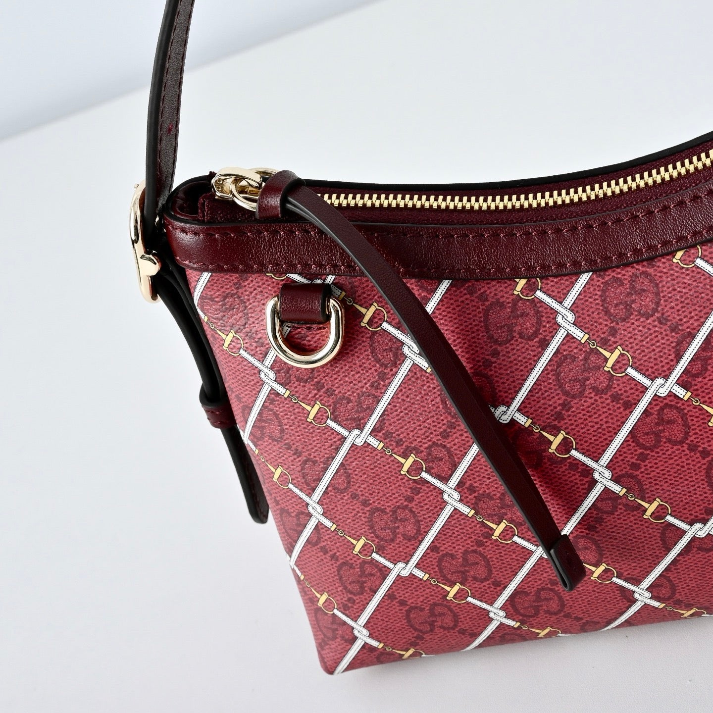 Gucci GG Emblem New Year Limited Shoulder Bag – 847450
