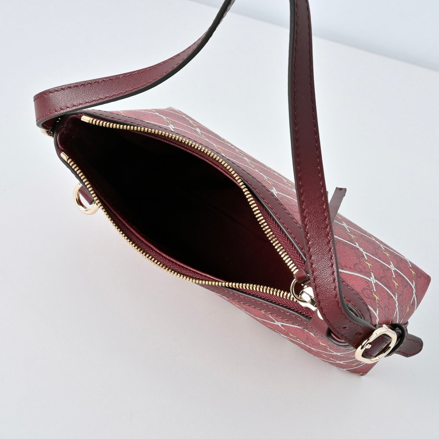 Gucci GG Emblem New Year Limited Shoulder Bag – 847450