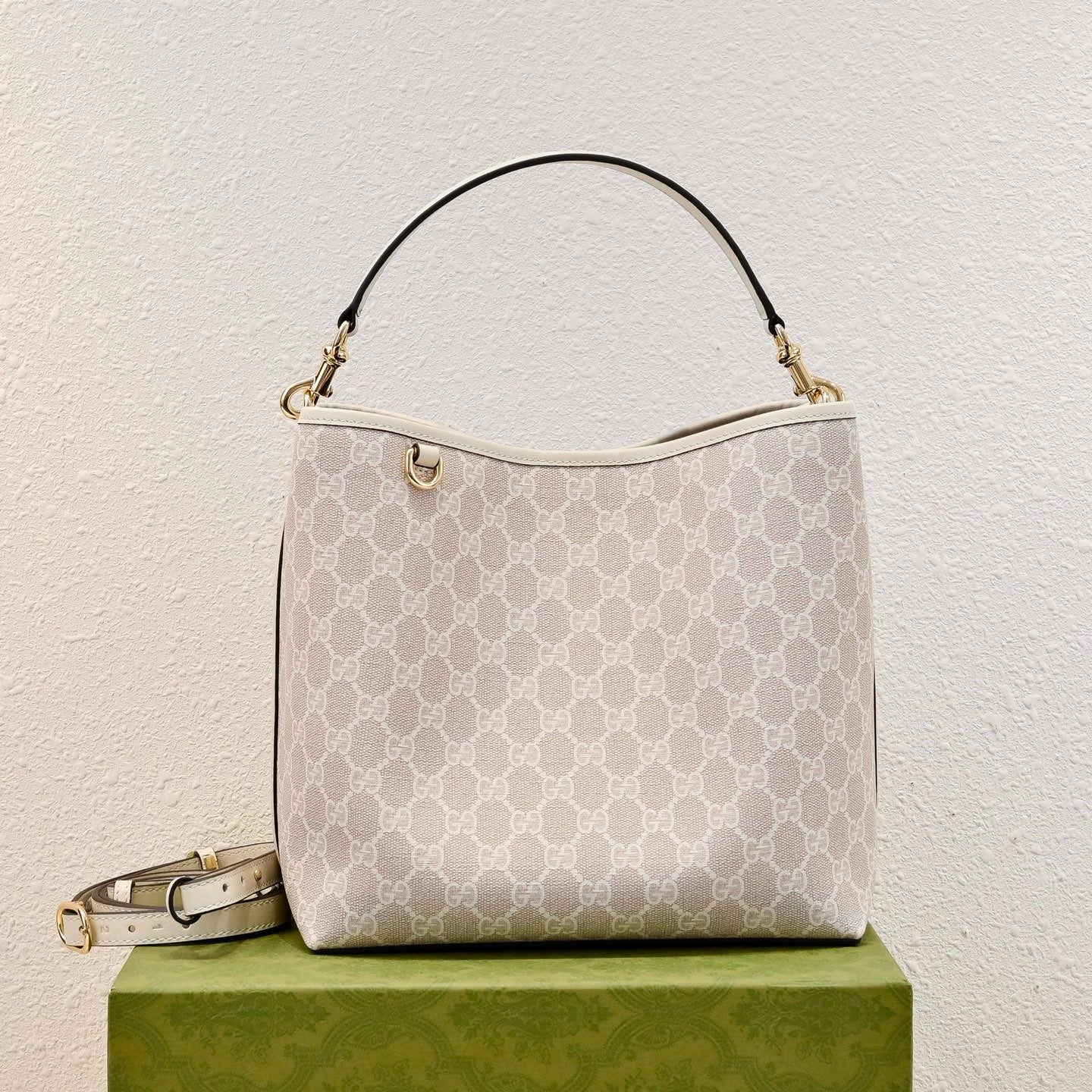 Gucci Emblem Bucket Bag-815103