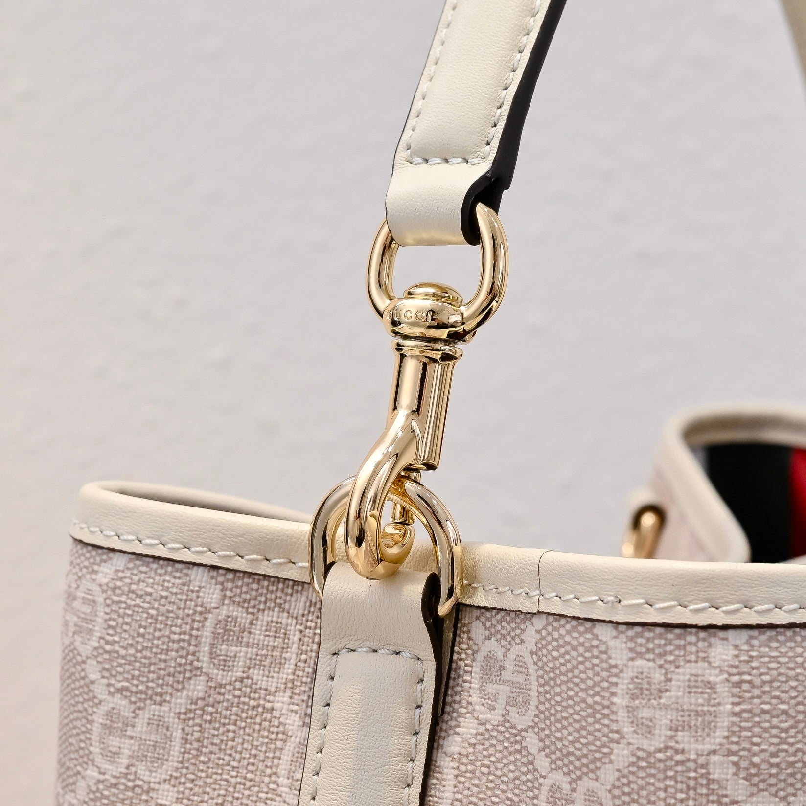Gucci Emblem Bucket Bag-815103