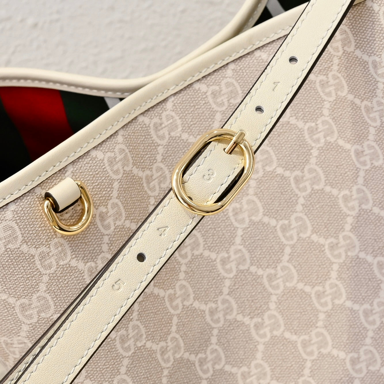Gucci Emblem Bucket Bag-815103