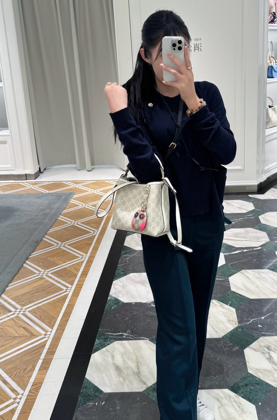 Gucci Emblem Bucket Bag-815103