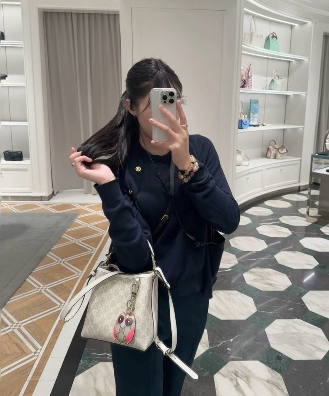 Gucci Emblem Bucket Bag-815103