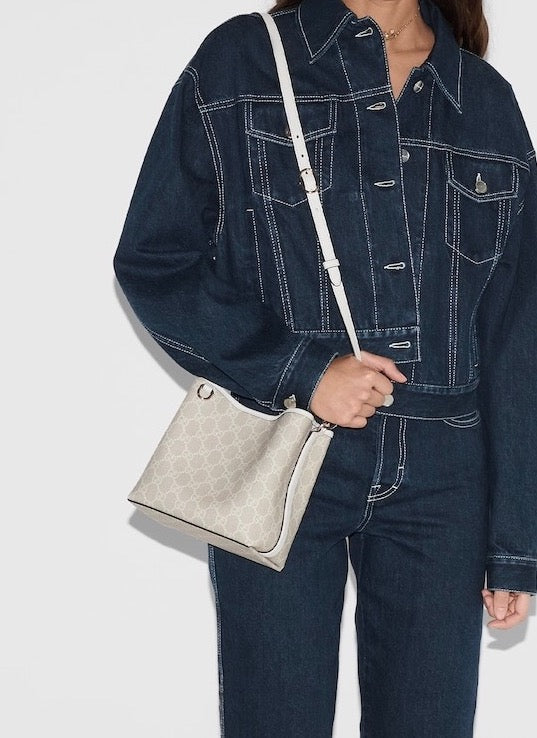 Gucci Emblem Bucket Bag-815103