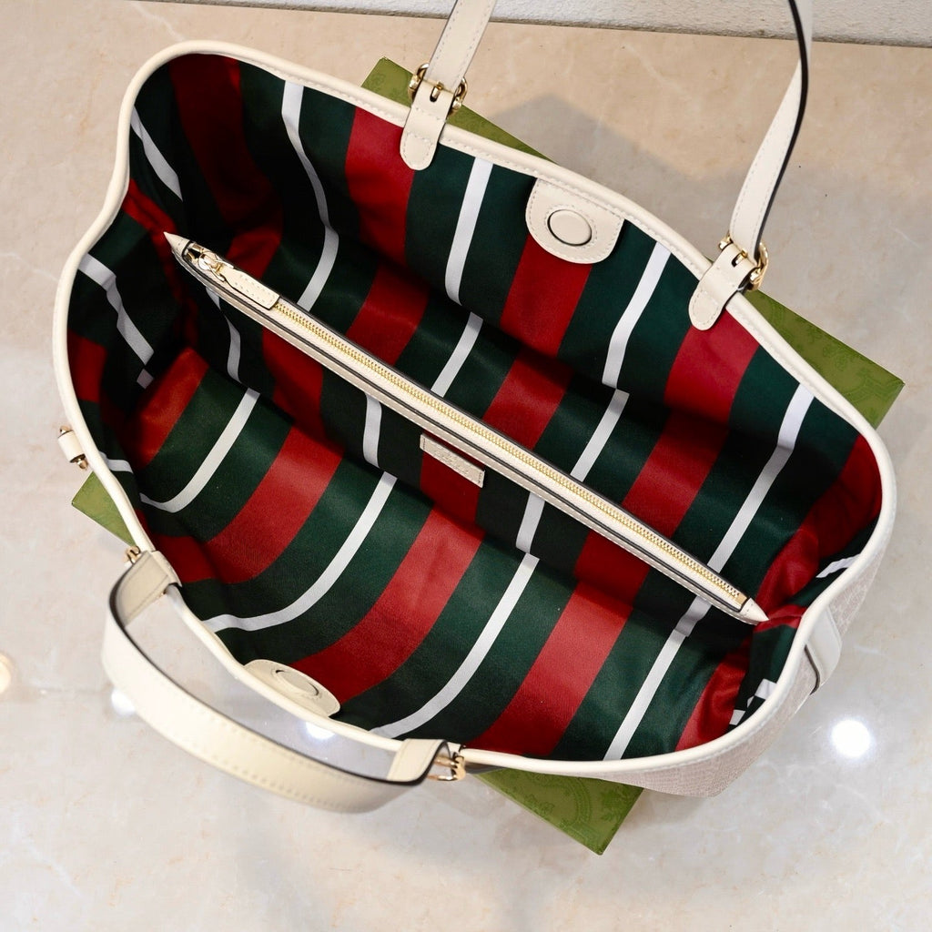 Gucci Emblem Medium Tote Bag-815213