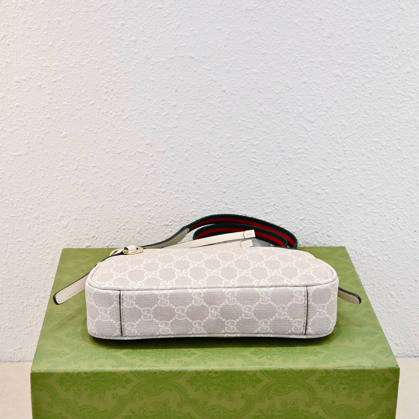 Gucci Emblem Small Zipped Tote Bag – 815218