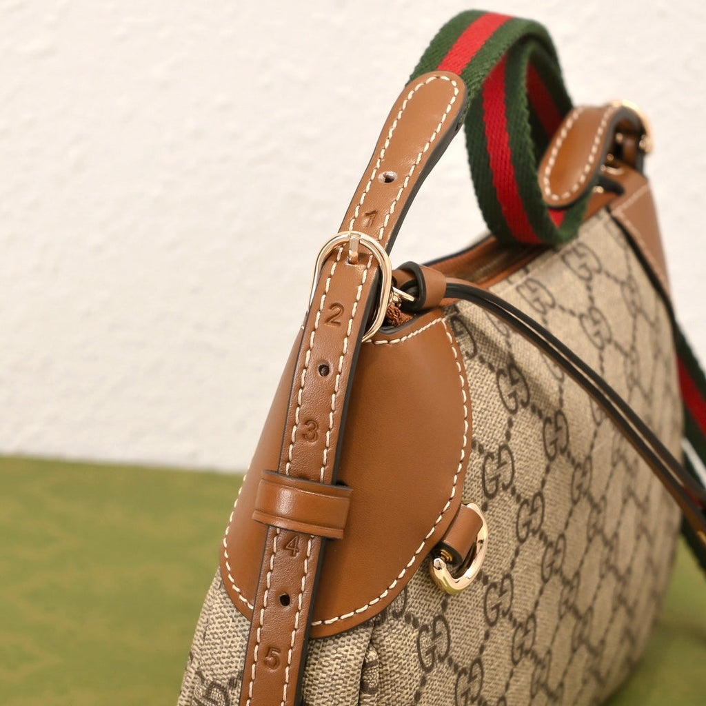 Gucci Emblem Small Zipped Tote Bag – 815218