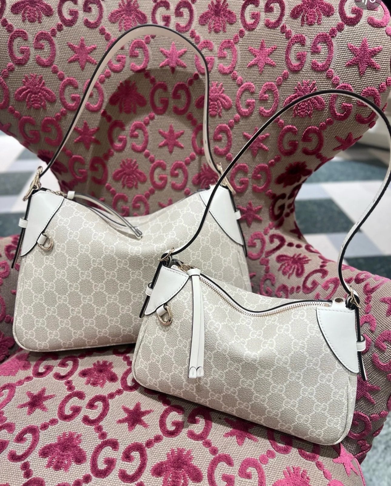 Gucci Emblem Small Zipped Tote Bag – 815218