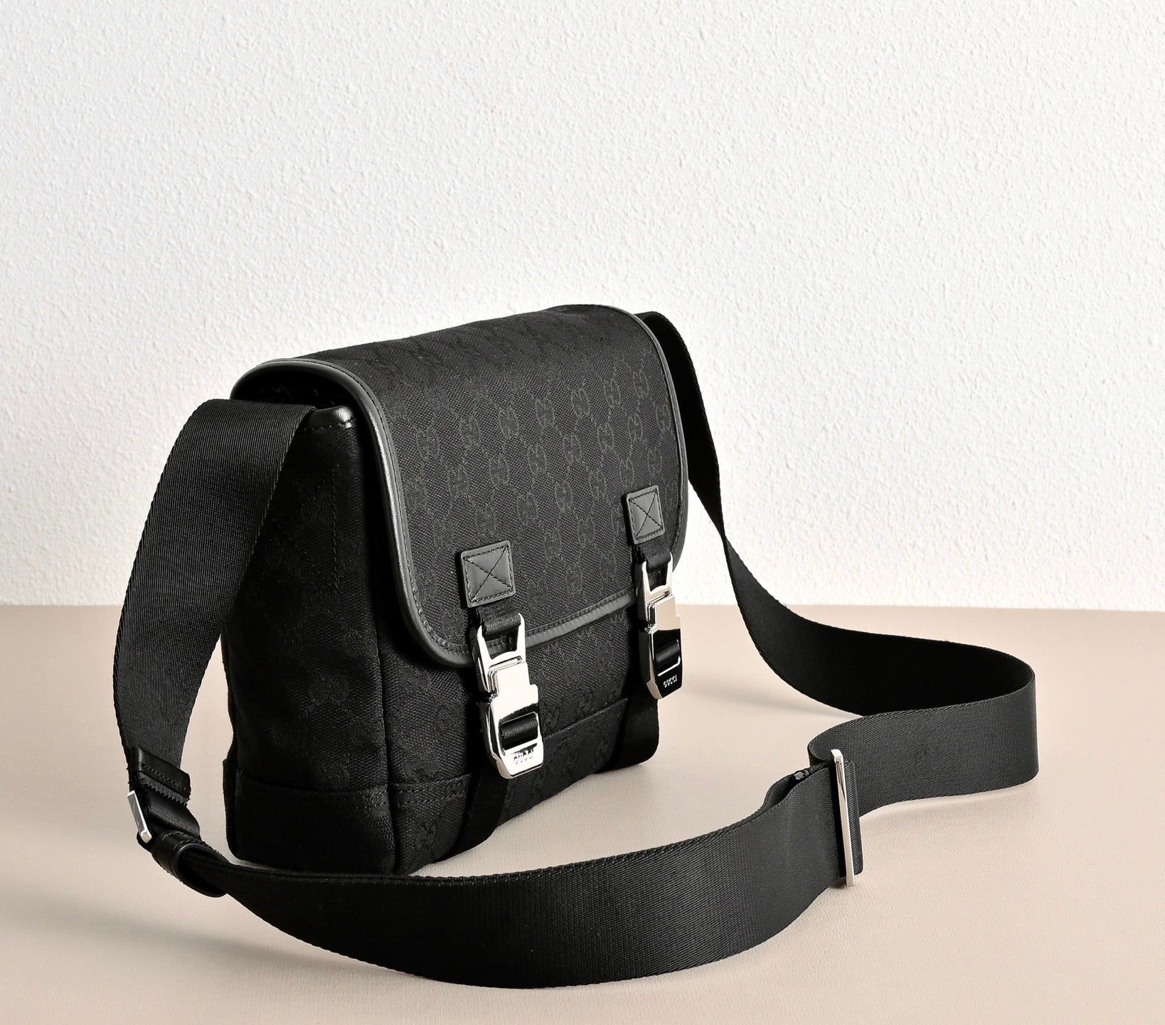 Gucci GG Canvas Small Crossbody Bag – 854745
