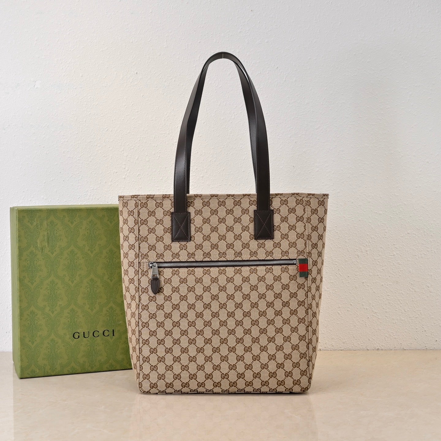 Gucci GG Canvas Medium Tote Bag – 834796