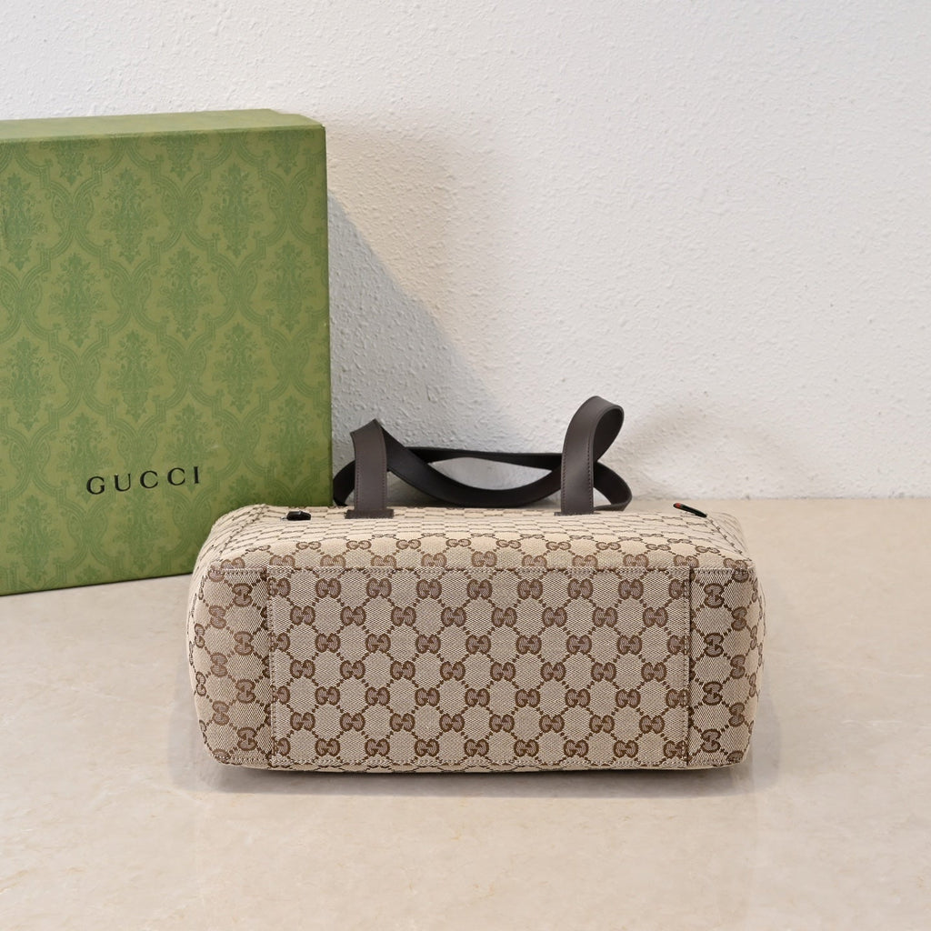 Gucci GG Canvas Medium Tote Bag – 834796