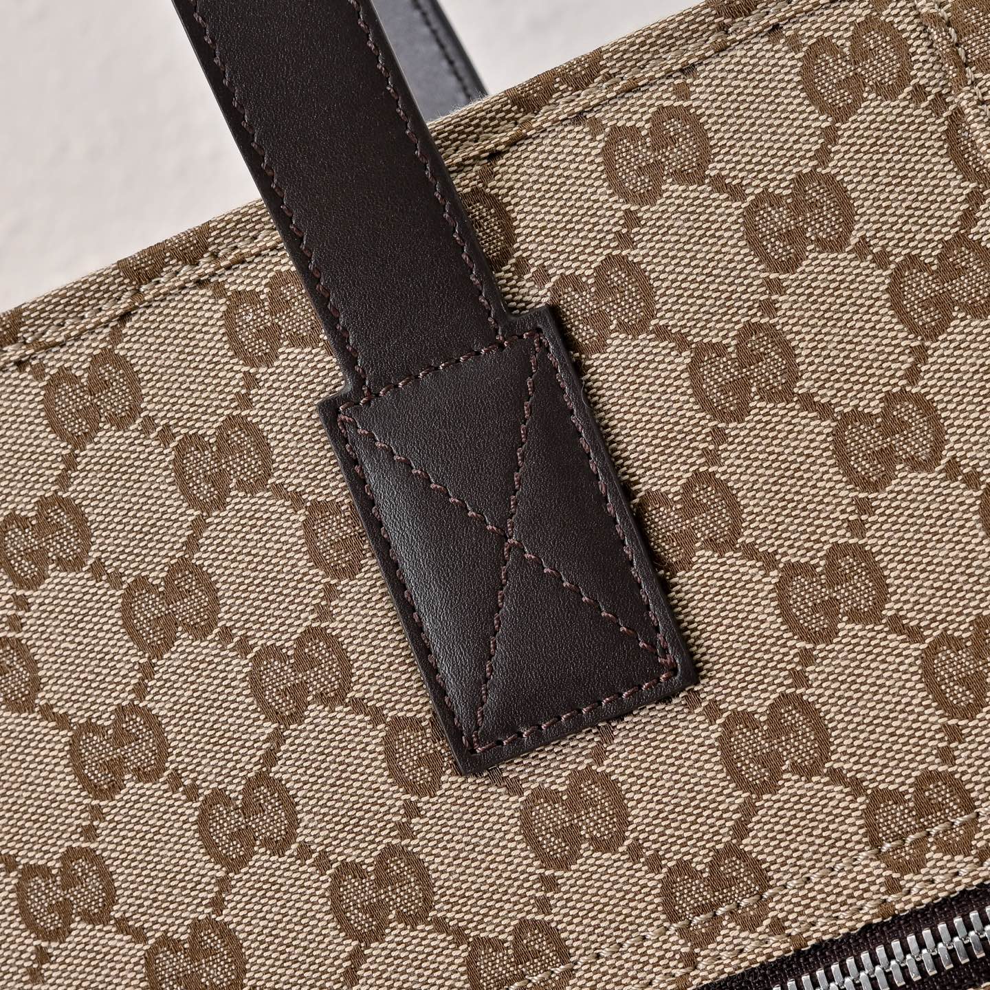 Gucci GG Canvas Medium Tote Bag – 834796