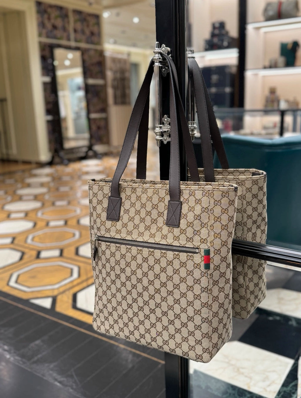 Gucci GG Canvas Medium Tote Bag – 834796